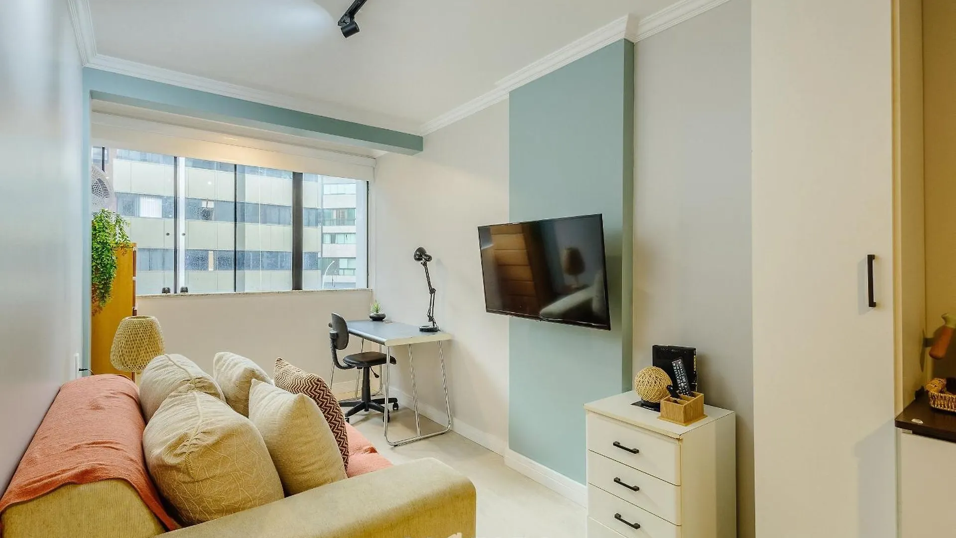 Apartamento Funcional Em Bsb - Svs0219 Brasília
